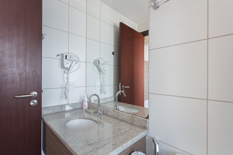 Luxuoso Flat de 2 qts ao lado do CASV e do Riomar